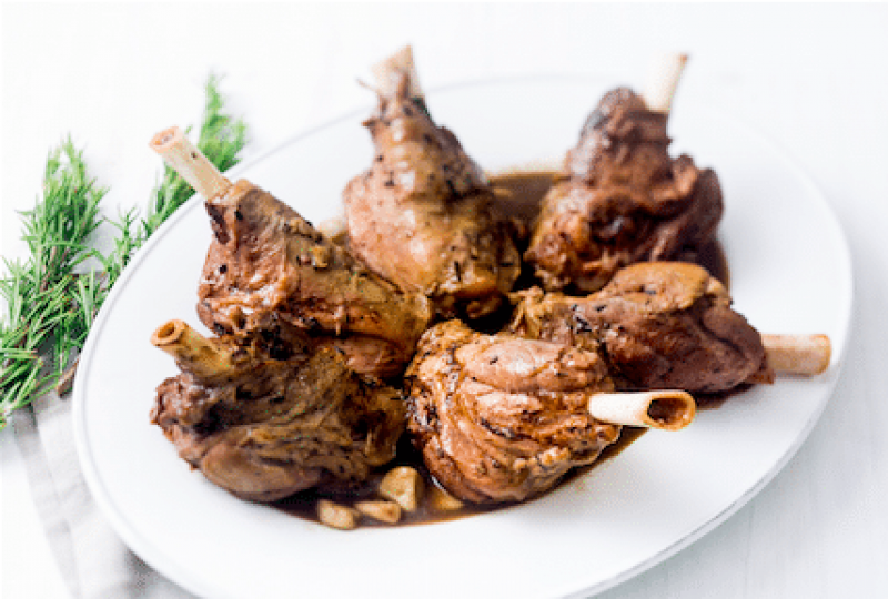 souris d’agneau 7h, gousses d’ail fondantes