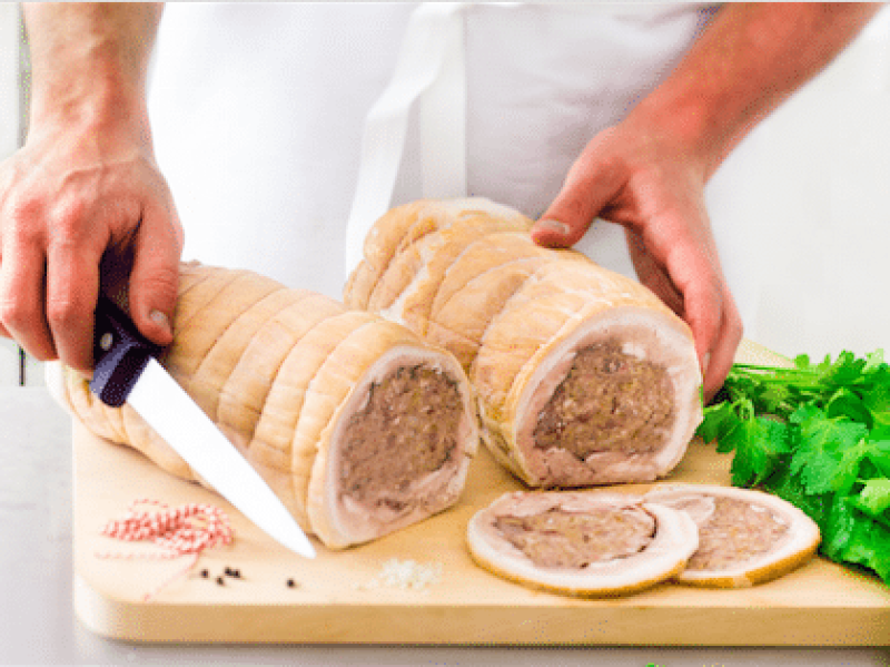 Viande De Porc Farcie Roulee Et Ficelee